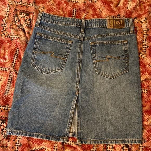 🆕NWOT L.e.i. Denim Skirt - Picture 2 of 3